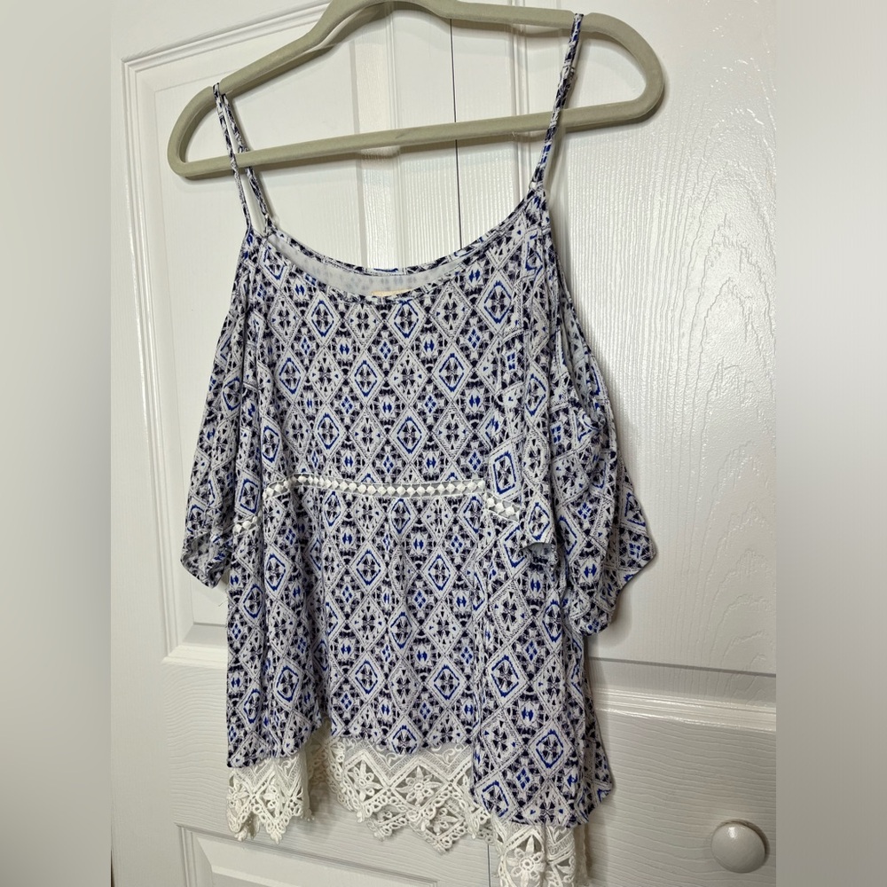 Skies Are Blue Blue & White Geometric Print Cold
Shoulder Lace Trim Tank M